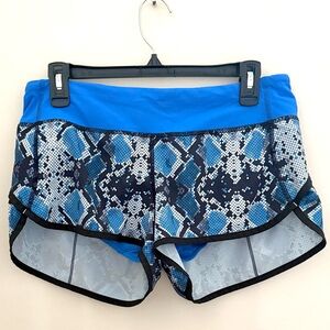 Lululemon Midrise Speed Shorts in Ziggy Snake Caspian Blue Pipe Dream